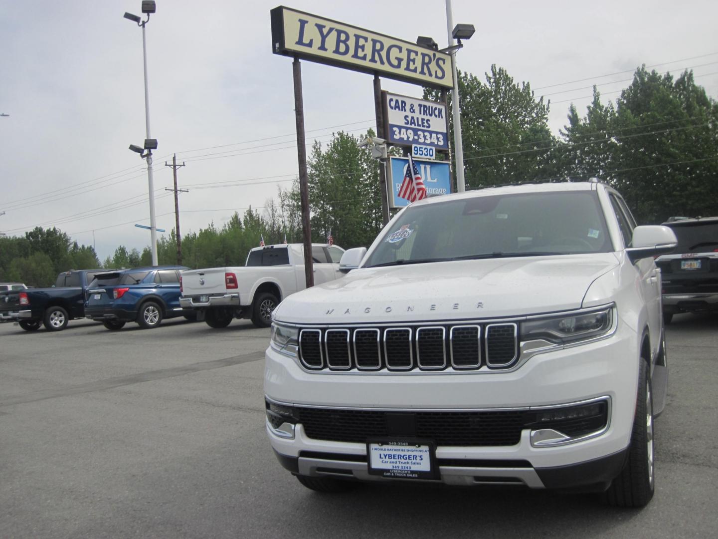 2022 white /black Jeep Wagoneer series II (1C4SJVBT6NS) , located at 9530 Old Seward Highway, Anchorage, AK, 99515, (907) 349-3343, 61.134140, -149.865570 - Nice 2022 Jeep Wagoneer Series II come take a test drive. - Photo#1